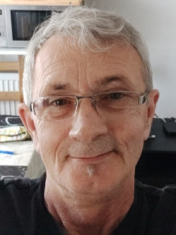 Karesz, 67 �ves t�rskeres� f�rfi, Budapest
