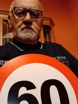 J�zsef, 63 �ves t�rskeres� f�rfi, Mez�t�r