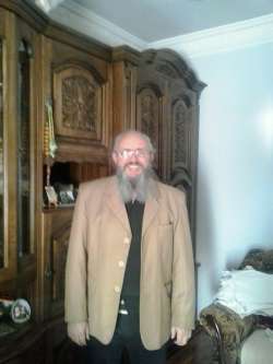 Gabi, 70 �ves t�rskeres� f�rfi, Apc