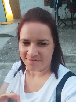 Andi, 44 �ves t�rskeres� n�, Baja