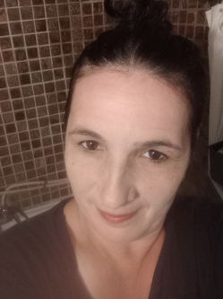 Aniko, 45 �ves t�rskeres� n�, Szentm�rtonk�ta