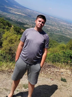 R�bert, 23 �ves t�rskeres� f�rfi, F�bi�nsebesty�n