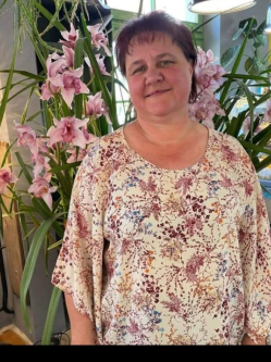 Olgi, 45 �ves t�rskeres� n�, Gomba
