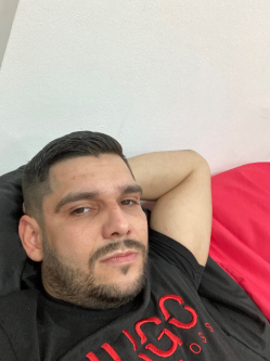 Peter, 27 �ves t�rskeres� f�rfi, Duna�jv�ros