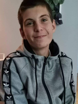 D�niel, 20 �ves t�rskeres� f�rfi, T�r�kb�lint