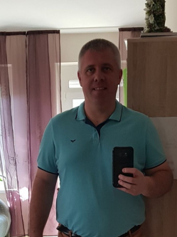 Kriszti�n, 45 �ves t�rskeres� f�rfi, M�rahalom