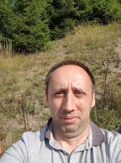 Zolt�n, 49 �ves t�rskeres� f�rfi, Devecser