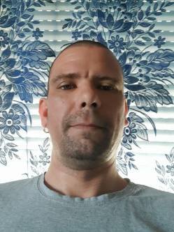 Attila, 43 �ves t�rskeres� f�rfi, Cegl�d