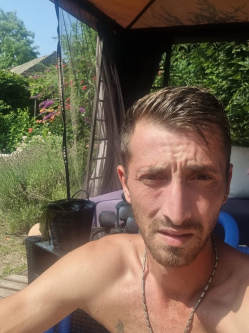 L�szl�, 35 �ves t�rskeres� f�rfi, Zomba