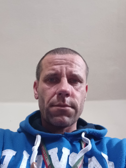 L�szl�, 42 �ves t�rskeres� f�rfi, Karcag