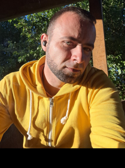 Attila, 36 �ves t�rskeres� f�rfi, Zirc