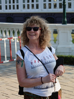 Em�ke, 64 �ves t�rskeres� n�, Sz�zhalombatta