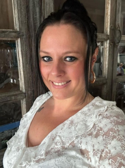 Erika, 41 �ves t�rskeres� n�, B�k�scsaba