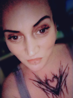 Anna, 42 �ves t�rskeres� n�, Duna�jv�ros