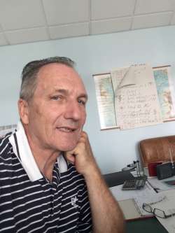 Leonard, 69 �ves t�rskeres� f�rfi, B�lmegyer