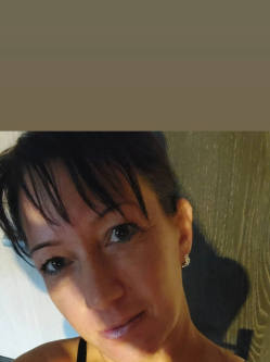 Sarolta, 42 �ves t�rskeres� n�, Dorog