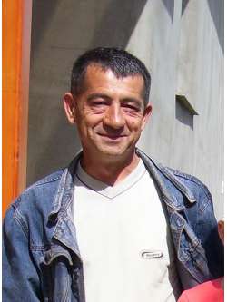 R�bert, 61 �ves t�rskeres� f�rfi, Kecel