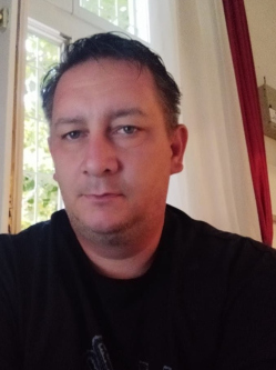 Norbert, 47 �ves szegedi t�rskeres� f�rfi