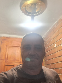 Tibi, 48 �ves t�rskeres� f�rfi, B�k�ss�mson