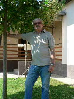 Ern�, 75 �ves t�rskeres� f�rfi, Kisk�r�s