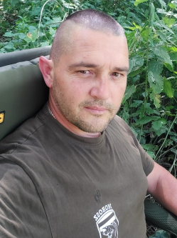 J�nos, 44 �ves t�rskeres� f�rfi, Saj�szentp�ter