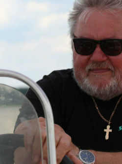 Sandor, 68 �ves t�rskeres� f�rfi, Sarud
