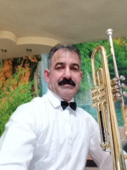 Adi, 54 �ves t�rskeres� f�rfi, Maros