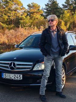 Jani, 66 �ves t�rskeres� f�rfi, Eger