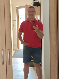 Robi, 54 �ves t�rskeres� f�rfi, Gy�r