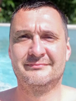 Tibi, 43 �ves t�rskeres� f�rfi, B�k�scsaba
