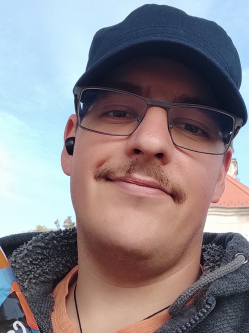 Patrik, 26 �ves t�rskeres� f�rfi, H�dmez�v�s�rhely