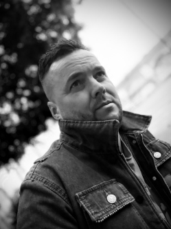 Arnold, 44 �ves t�rskeres� f�rfi, Greater London, kiv�ve City of Londont