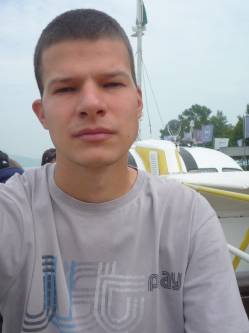 Petike, 37 �ves t�rskeres� f�rfi, Mozsg�