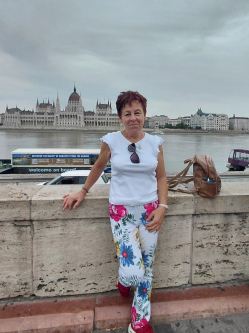Kati, 70 �ves t�rskeres� n�, Szolnok