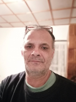 Tibor, 66 �ves t�rskeres� f�rfi, Kisv�rda