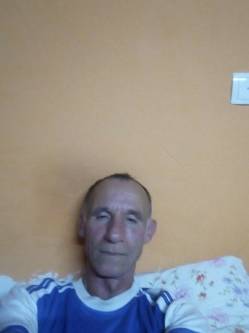 Laci, 60 �ves t�rskeres� f�rfi, �rt�ny