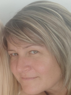 M�ni, 55 �ves t�rskeres� n�, G�d�ll�