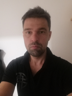 Mih�ly, 37 �ves t�rskeres� f�rfi, Mez�ber�ny