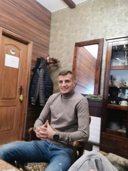 Dani, 25 �ves t�rskeres� f�rfi, H�dmez�v�s�rhely