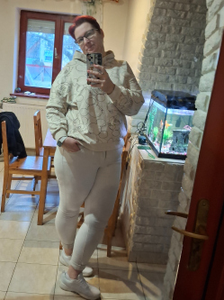 Marcsi, 44 �ves t�rskeres� n�, Hern�d
