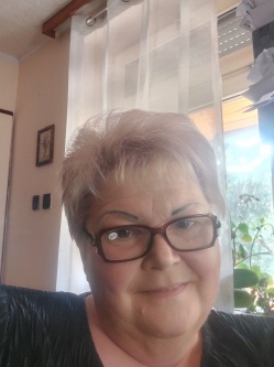 Judit, 64 �ves t�rskeres� n�, Abas�r