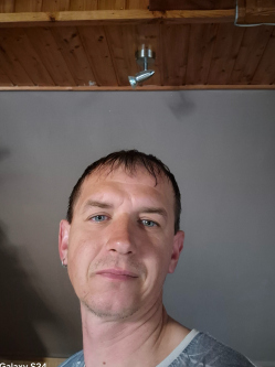 Zsolt, 43 �ves t�rskeres� f�rfi, Fert�d
