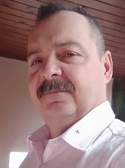Pisti, 53 �ves t�rskeres� f�rfi, Baktal�r�nth�za