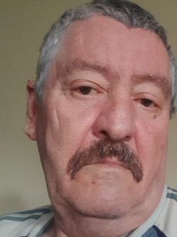 L�szl�, 62 �ves t�rskeres� f�rfi, Kemence