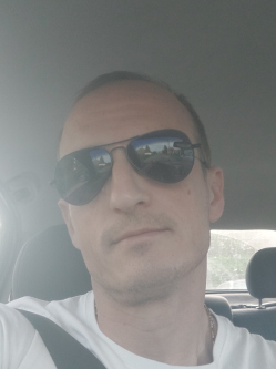 Zsolt, 42 �ves t�rskeres� f�rfi, Mez�t�r