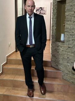 Zsolt, 51 �ves t�rskeres� f�rfi, Miskolc