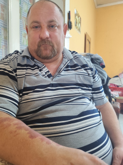 Ricsi, 42 �ves t�rskeres� f�rfi, Beled