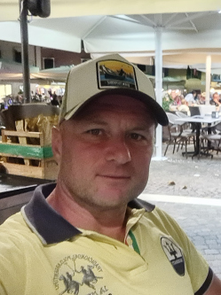 Albert, 49 �ves t�rskeres� f�rfi, Fony�d