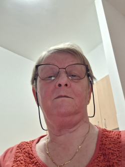 Kata, 66 �ves t�rskeres� n�, Pom�z