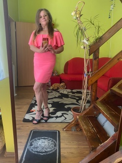 Lola, 57 �ves t�rskeres� n�, Acsa